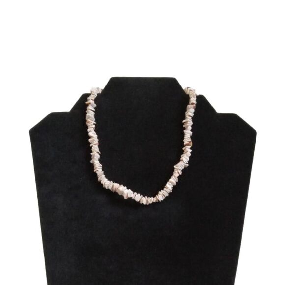 White & Tan Stacked Puka Shell Shards Single Strand Lightweight Choker Necklace - Picture 1 of 8